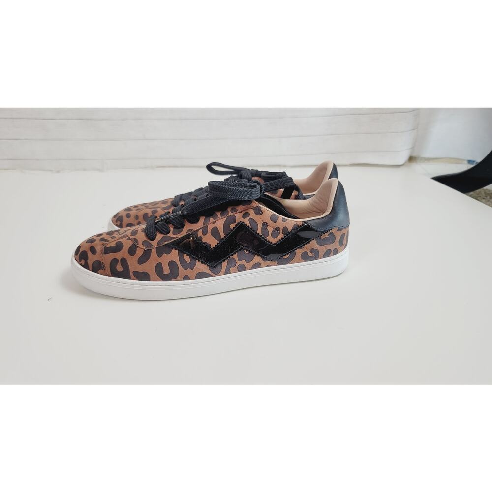STUART WEITZMAN Daryl Sneakers in Leopard, sz 8